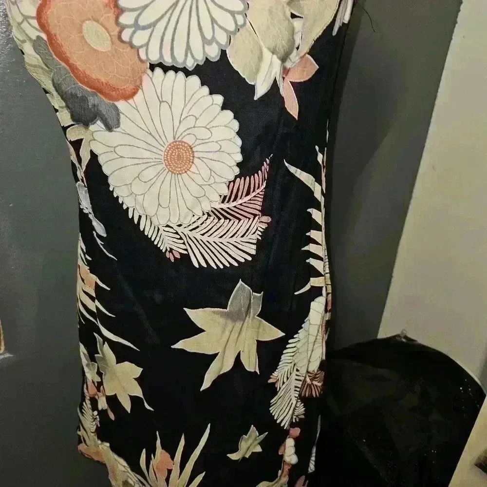Nostalgia Womans Floral Summer Dress Size S. - Picture 4 of 10